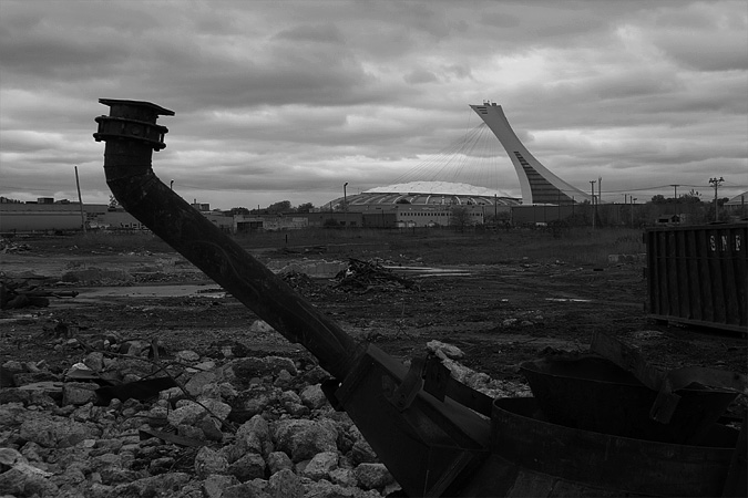 Slanted chimney and tour